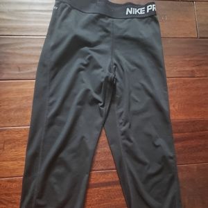 Women Black Nike Pro Cropped Leggings